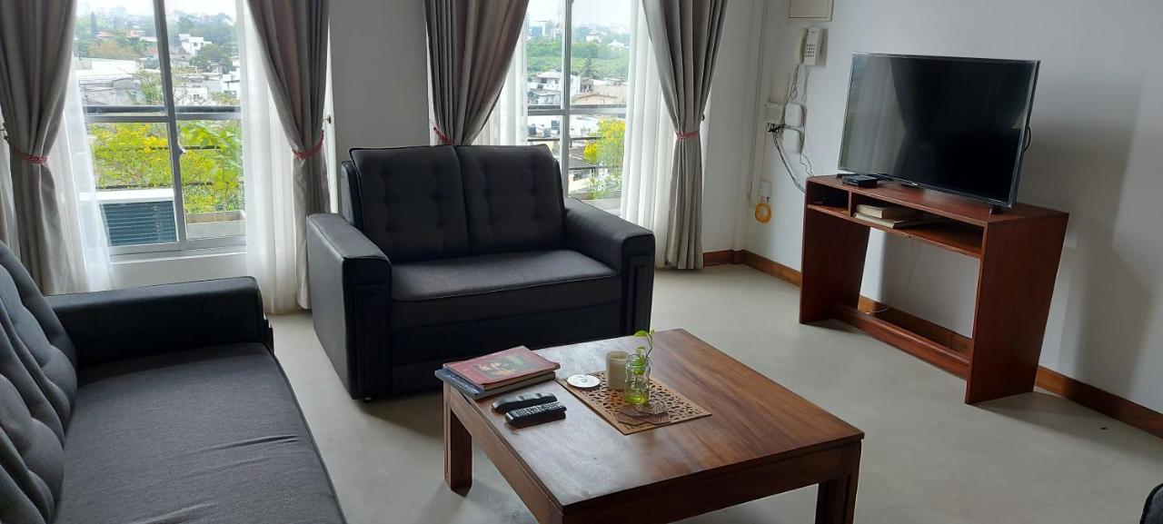 Jays Guest - Rajagiriya Colombo Hotel Buitenkant foto